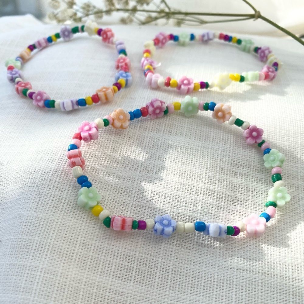 Set of 3 flower beaded bracelets 🤍🌺